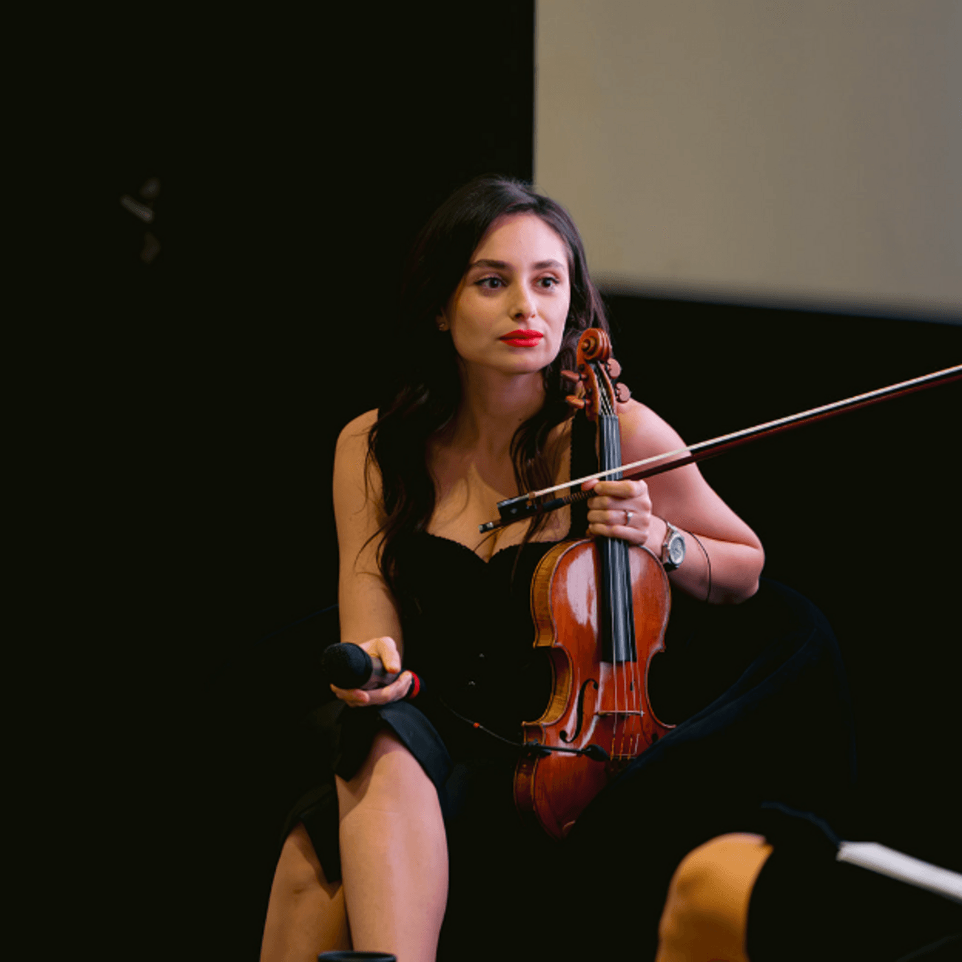 #8 SAISON 16: ESTHER ABRAMI - VIOLONISTE ET COMPOSITRICE : LA MUSIQUE EST AUSSI UNE AFFAIRE DE FEMMES